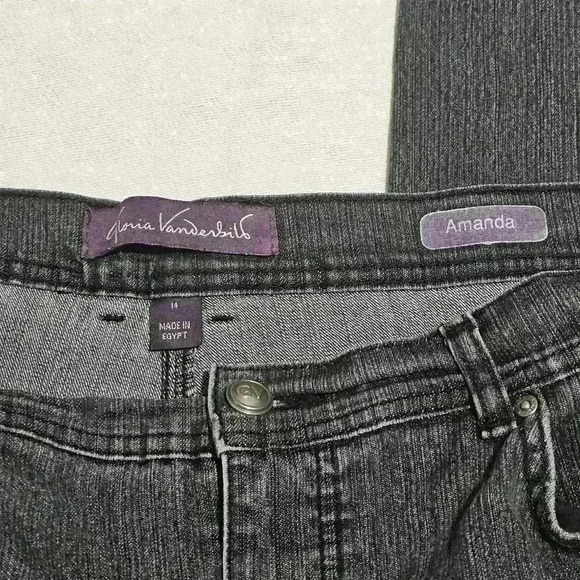 Gloria Vanderbilt Jeans. Women size 14 Blue jeans. - Picture 3 of 4
